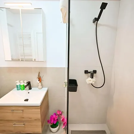 L&s In Odyssey Spa&pool-parking Apartment