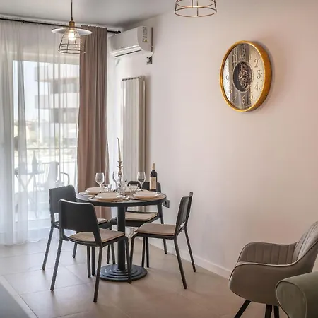 L&s In Odyssey Spa&pool-parking Apartment Mamaia