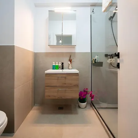 L&s In Odyssey Spa&pool-parking * Mamaia