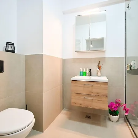 L&s In Odyssey Spa&pool-parking *