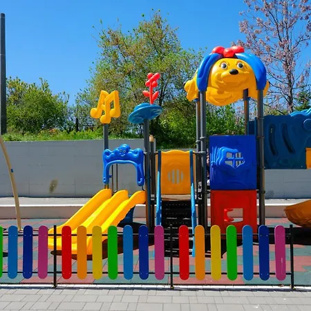 L&s In Odyssey Spa&pool-parking Mamaia