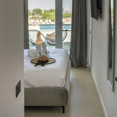 L&s In Odyssey Spa&pool-parking Mamaia