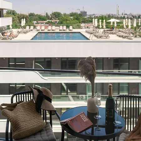 L&s In Odyssey Spa&pool-parking شقة