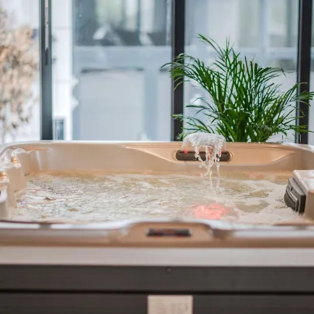 Lägenhet L&s In Odyssey Spa&pool-parking Mamaia