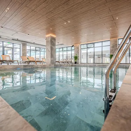 Lägenhet L&s In Odyssey Spa&pool-parking Mamaia