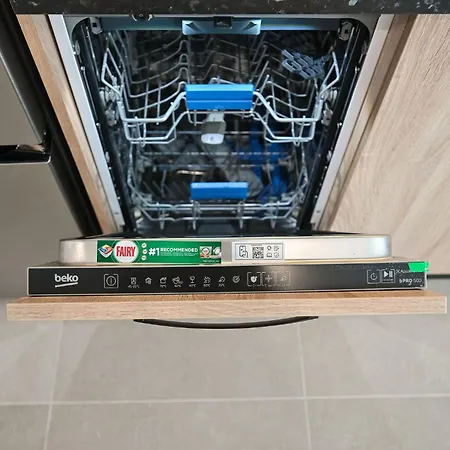 L&s In Odyssey Spa&pool-parking Mamaia